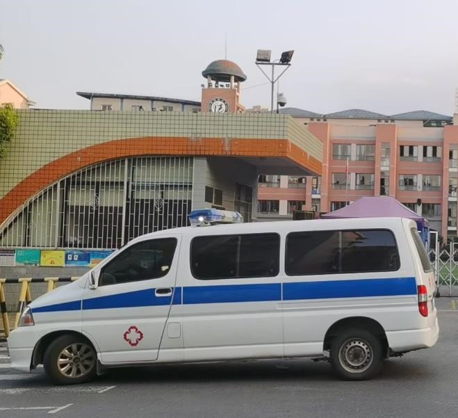 安顺救护车出租护送骨折病人一公里多少钱